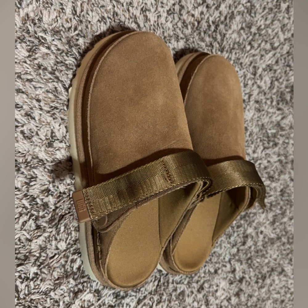Women’s Ugg clogs size 8